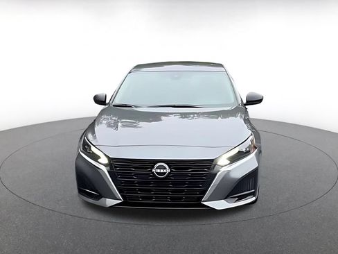 Used 2025 Nissan Altima 2.5 SV FWD image 4