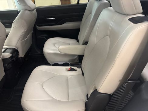 Used 2024 Toyota Grand Highlander AWD image 25