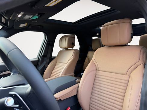 New 2026 Land Rover Discovery Limited Edition image 7