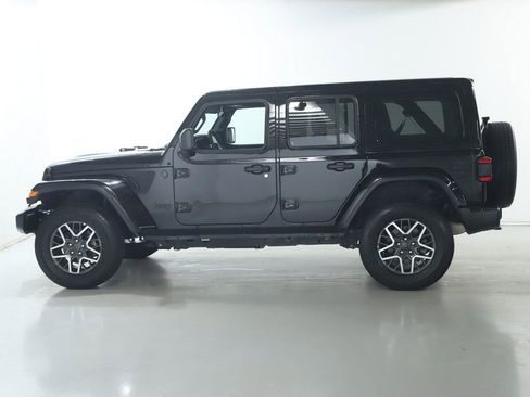 Used 2025 Jeep Wrangler Unlimited Sahara AWD/4WD image 37