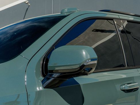 Used 2025 Cadillac Escalade V image 33