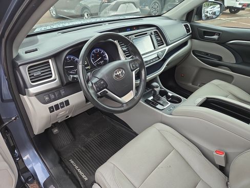 Used 2017 Toyota Highlander Limited AWD/4WD image 15