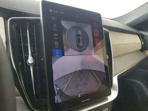 Certified 2025 Volvo XC90 B6 Plus image 28