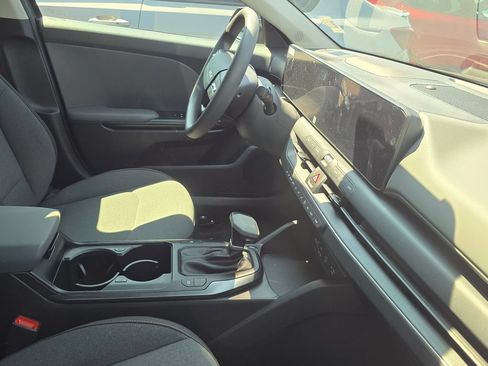 Used 2026 Kia K4 FWD image 8