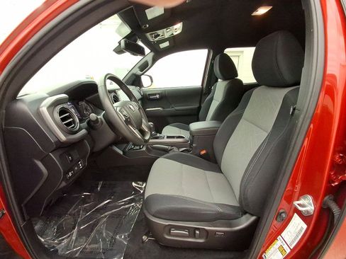 Used 2021 Toyota Tacoma TRD Off-Road w/ Technology Package image 11