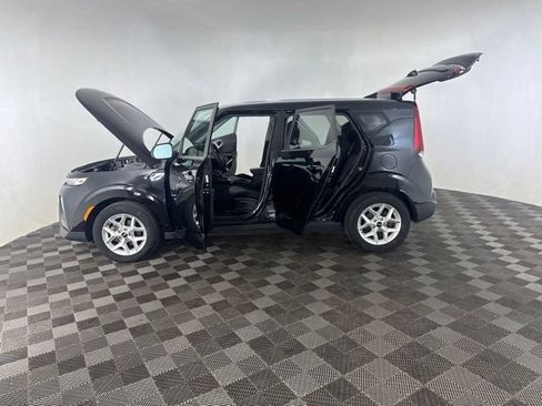 Used 2022 Kia Soul LX w/ Technology Package FWD image 9