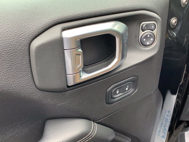 Used 2022 Jeep Wrangler Unlimited Sahara AWD/4WD image 11