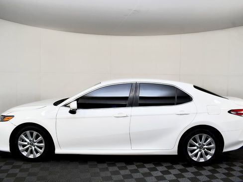 Used 2018 Toyota Camry LE image 13
