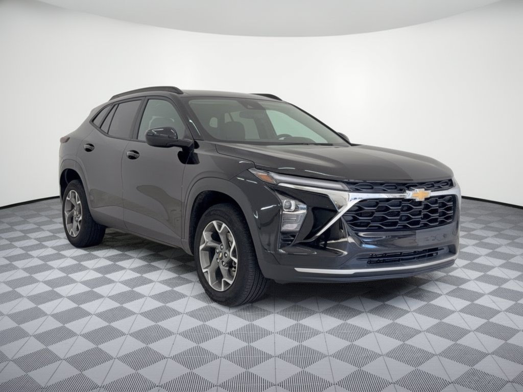 Used 2025 Chevrolet Trax LT w/ LT Convenience Package FWD image 7