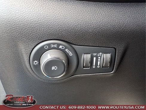 Used 2024 Jeep Compass Latitude AWD/4WD image 23