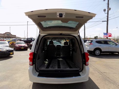 Used 2012 RAM C/V w/ UConnect Hands-Free Group FWD image 7