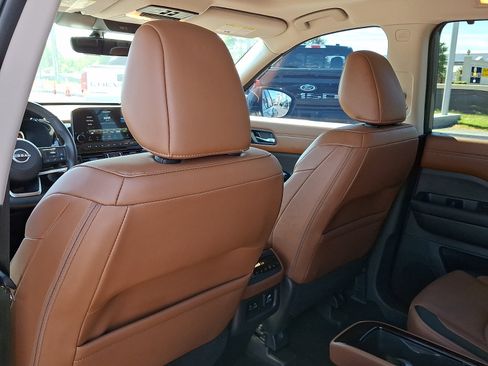 Certified 2023 Nissan Pathfinder Platinum AWD/4WD image 13
