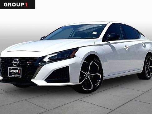 Certified 2024 Nissan Altima 2.5 SR w/ SR Premium Package FWD image 1