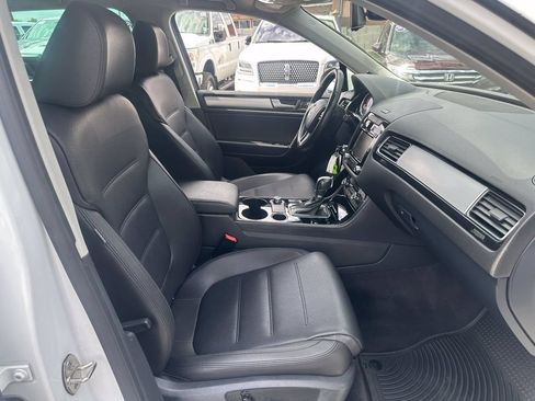 Used 2013 Volkswagen Touareg Sport AWD/4WD image 11