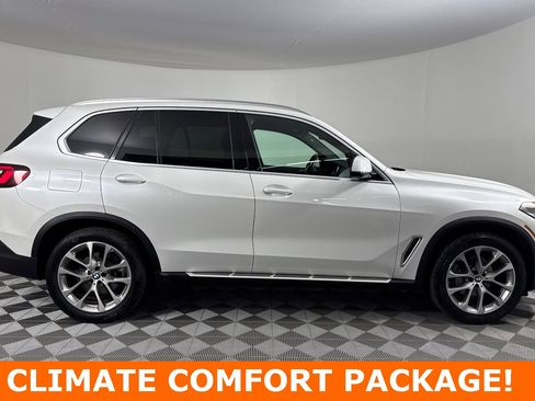 Used 2022 BMW X5 xDrive40i w/ Premium Package image 3