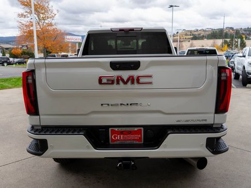 Used 2024 GMC Sierra 3500 Denali w/ Technology Package image 6