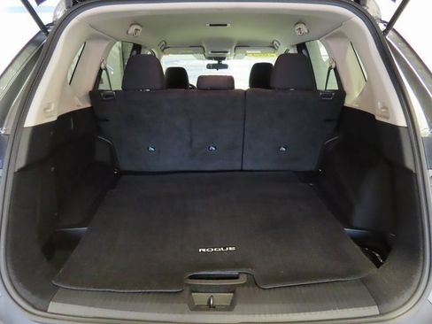 Used 2023 Nissan Rogue S image 29