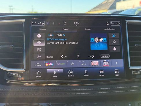 New 2026 Chrysler Pacifica Select image 16