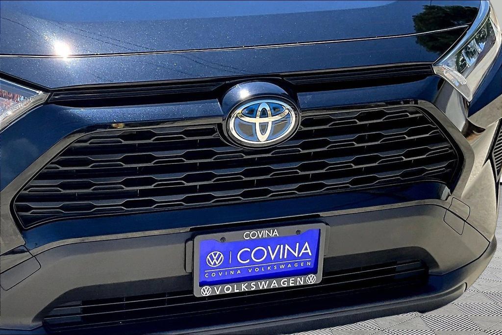 Used 2022 Toyota RAV4 LE AWD/4WD image 31