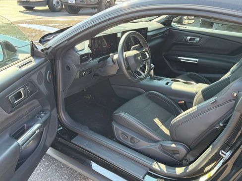Used 2025 Ford Mustang Coupe RWD image 12