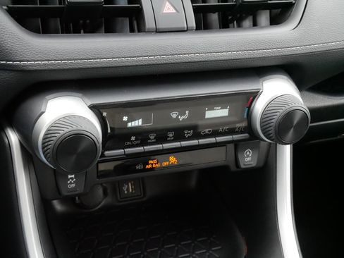 Certified 2025 Toyota RAV4 LE image 23