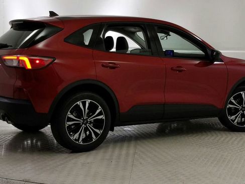 Used 2021 Ford Escape SE w/ SE Sport Appearance Package FWD image 3