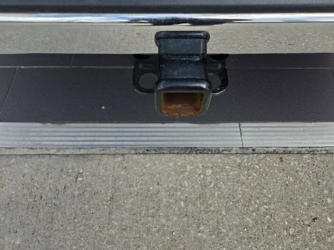 Used 2023 GMC Sierra 1500 SLT w/ SLT Premium Package image 9