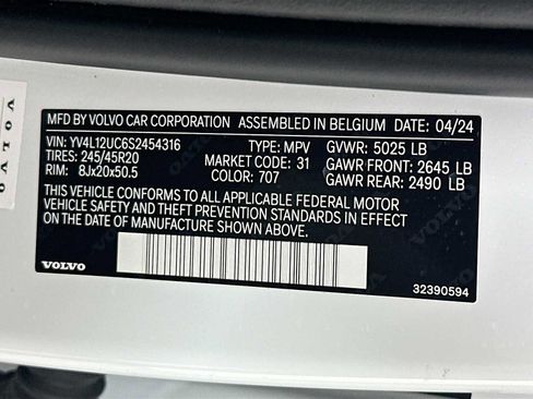 Used 2025 Volvo XC40 B5 Plus w/ Climate Package image 31