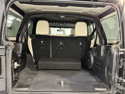 Used 2018 Jeep Wrangler Unlimited Sport S image 18