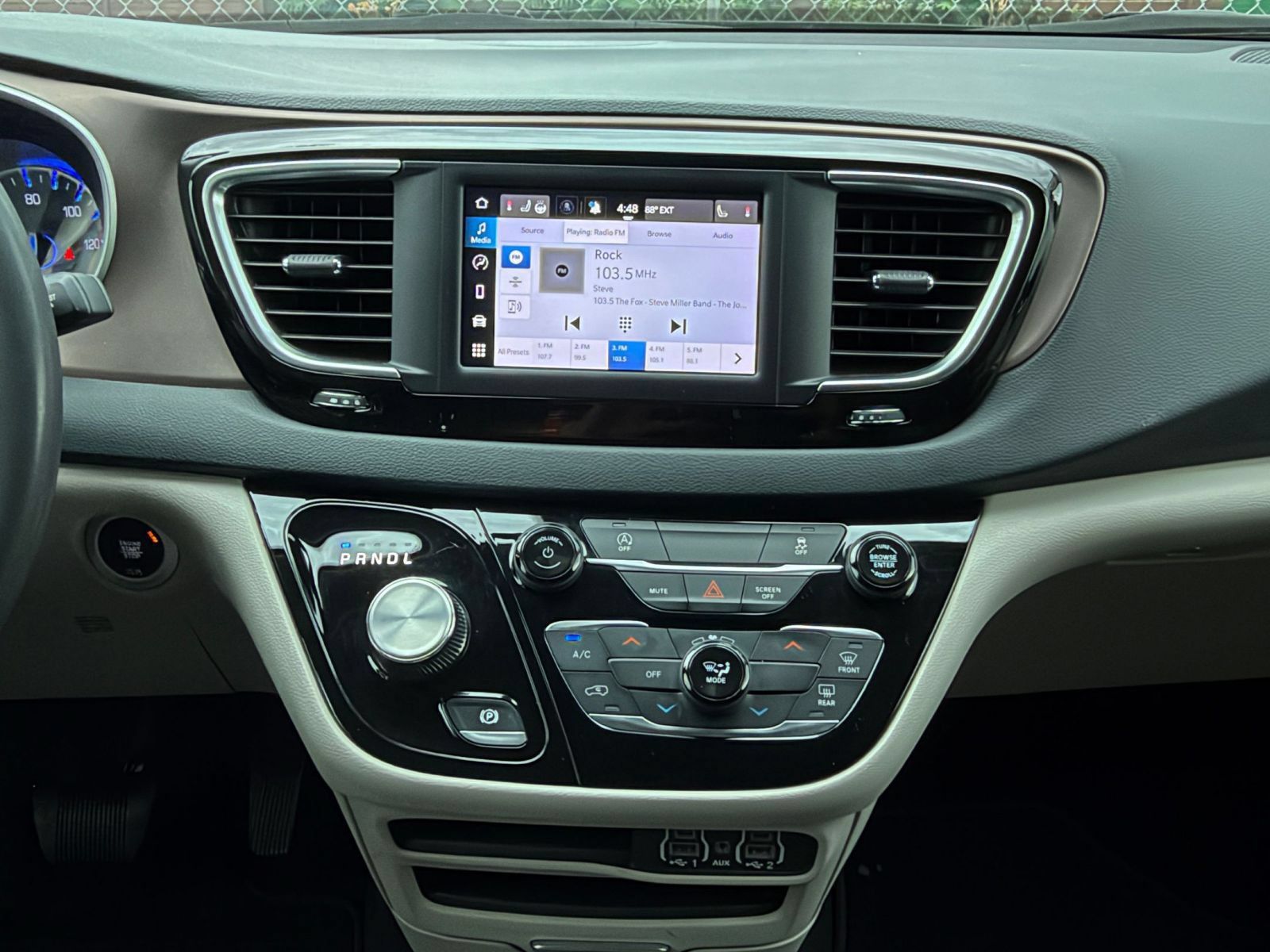 Used 2023 Chrysler Voyager LX FWD image 16