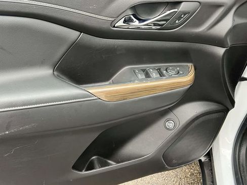 Certified 2023 GMC Acadia SLE w/ Driver Convenience Package image 17