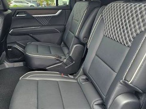 New 2026 GMC Acadia Denali w/ Super Cruise Package FWD image 19