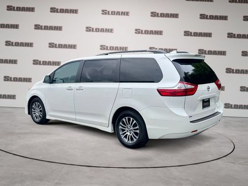 Used 2019 Toyota Sienna XLE FWD image 3