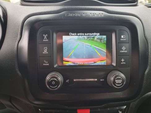 Used 2016 Jeep Renegade Trailhawk w/ Premium Trailhawk Package image 23