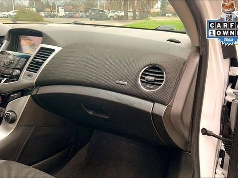 Used 2014 Chevrolet Cruze LT image 16