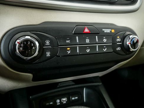 Used 2020 Kia Sorento LX image 15