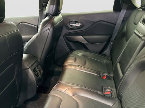 Used 2019 Jeep Cherokee Limited image 5