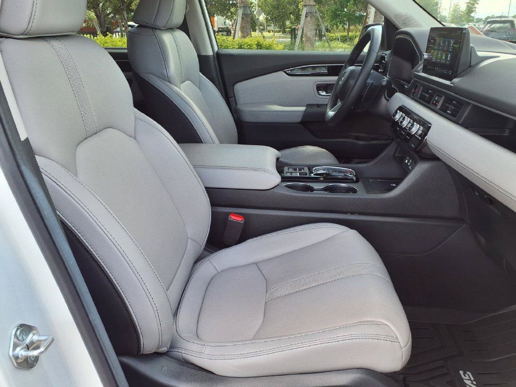 Used 2025 Honda Pilot EX-L image 13