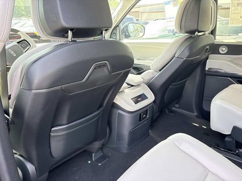 New 2026 Lincoln Navigator Reserve AWD/4WD image 17