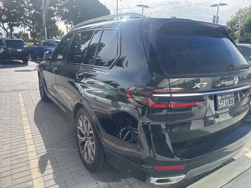 Used 2024 BMW X7 xDrive40i w/ Parking Assistance Package image 6