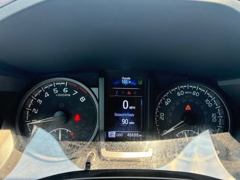 Used 2023 Toyota Tacoma TRD Off-Road AWD/4WD image 12