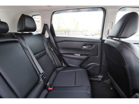 Used 2025 Nissan Rogue SV image 13