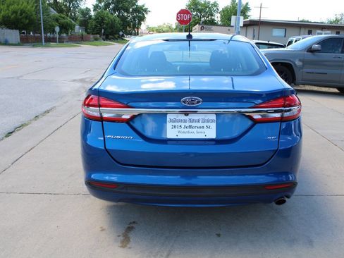 Used 2017 Ford Fusion SE w/ Fusion SE Technology Package FWD image 7