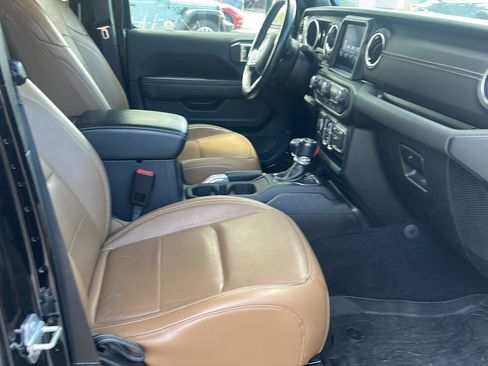 Used 2021 Jeep Wrangler Unlimited Sahara AWD/4WD image 5