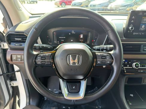 Used 2025 Honda Pilot Elite image 18
