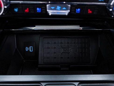 Used 2023 Ford F150 Platinum image 27