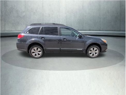 Used 2011 Subaru Outback 2.5i Premium w/ All-Weather Pkg AWD/4WD image 5