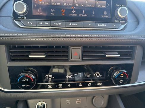 Used 2023 Nissan Rogue SV image 6