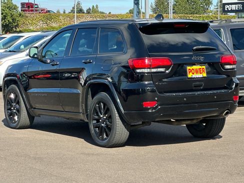 Used 2018 Jeep Grand Cherokee Altitude AWD/4WD image 6