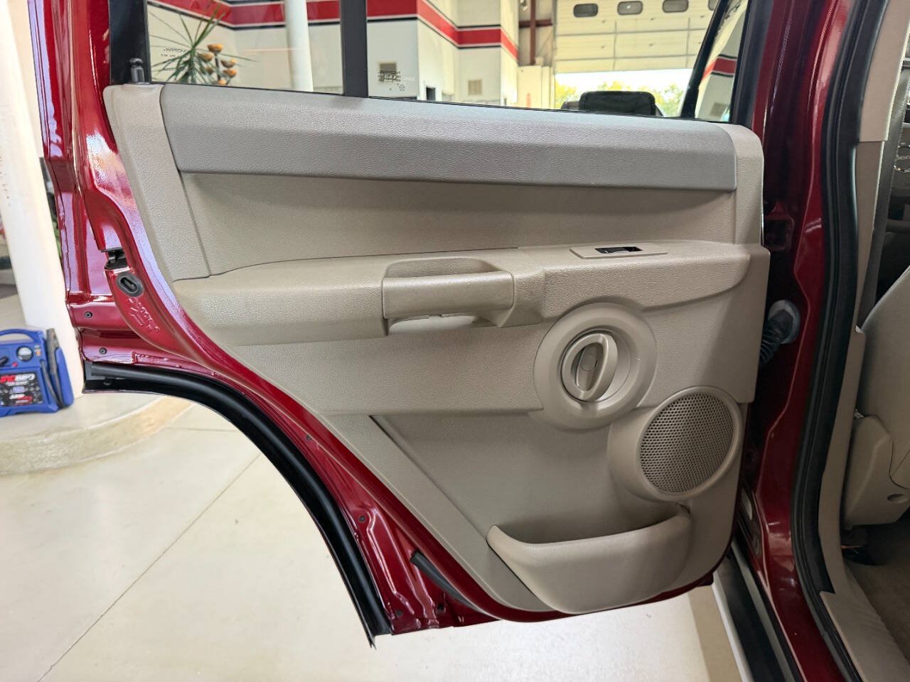 Used 2007 Jeep Commander Sport AWD/4WD image 12